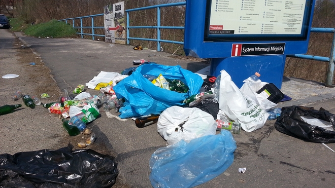 Wrocławskie śmieci nad Odrą: to nie moje podwórko!