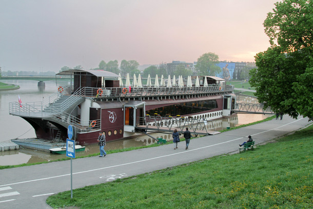 Oto przyszłość bulwarów Wisły, hotelu Forum i barek