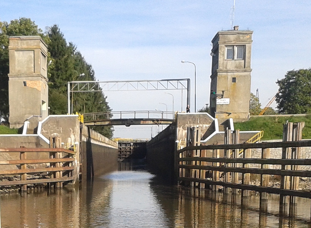 Zamknięcie szlaku na Odrze: kolosalne straty stoczni odrzańskich