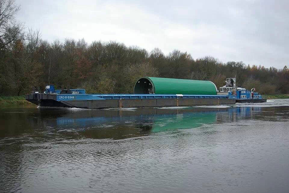 Nietypowy widok na Warcie w Poznaniu: przypłyną pchacze i barki