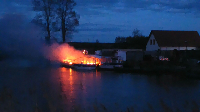 Płonące statki pasażerskie