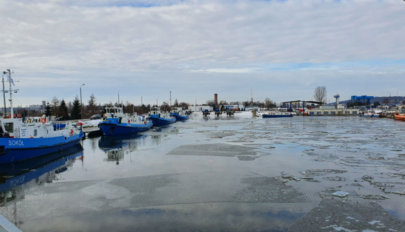 Wisła przekroczyła stan alarmowy, do akcji wyruszyły lodołamacze