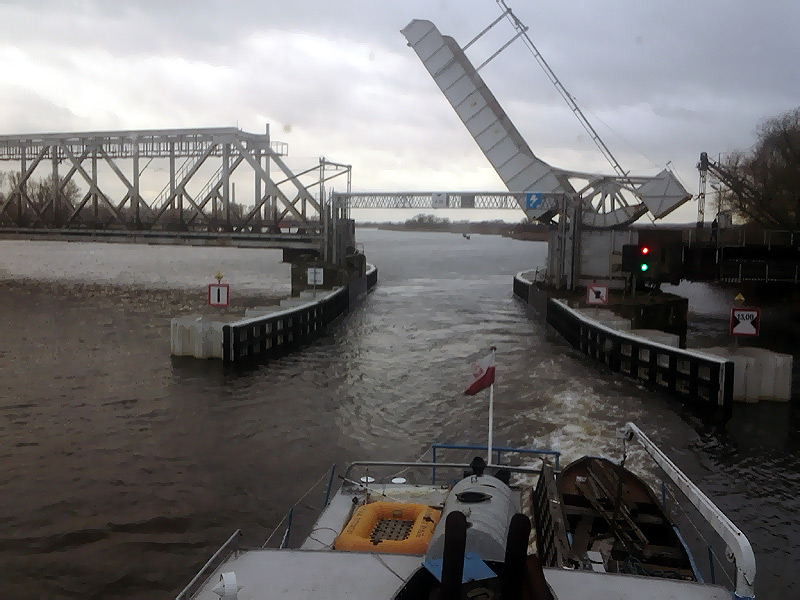 Most w Podjuchach - neverending story...