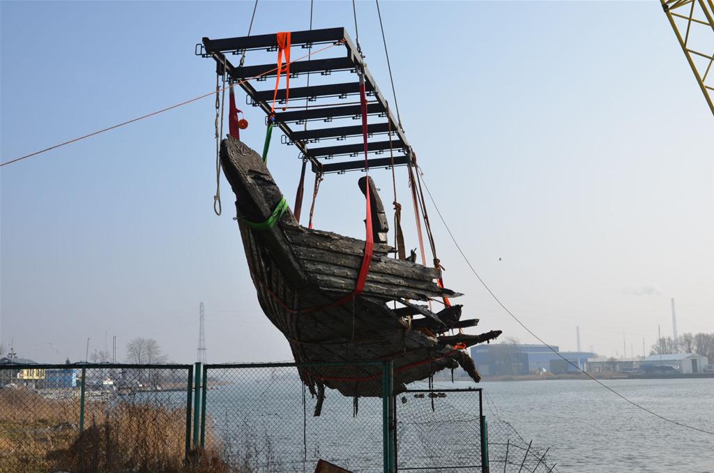 W Gdańsku wydobyto XVIII-wieczny statek rzeczny