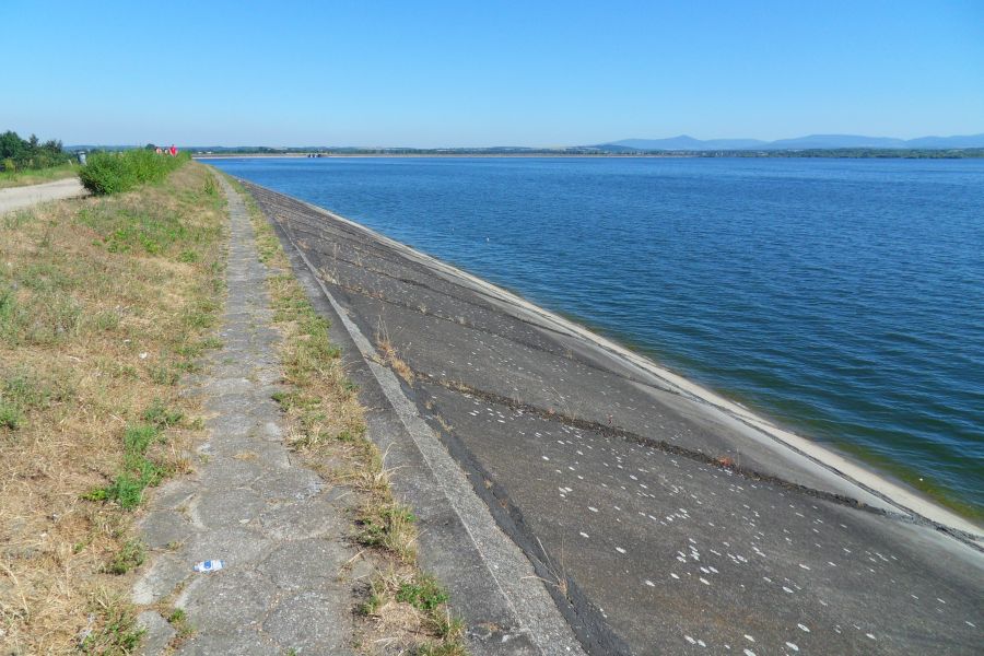 Stanęły roboty pod tamą w Nysie