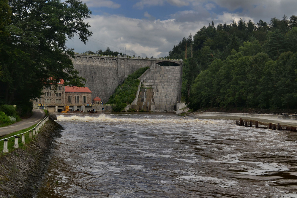 Gawłowski: za korzystanie z rzek energetyka zapłaci najwcześniej w 2015 r.