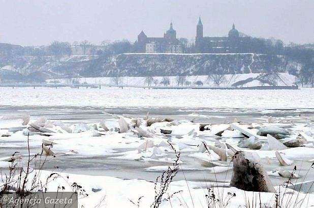 Pogłębią Wisłę, wzmocnią wały. Na razie rzeka niegroźna