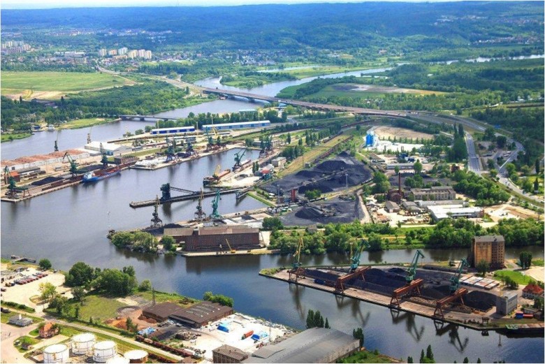 Zakaz handlu w niedzielę zagrozi działalności polskich portów