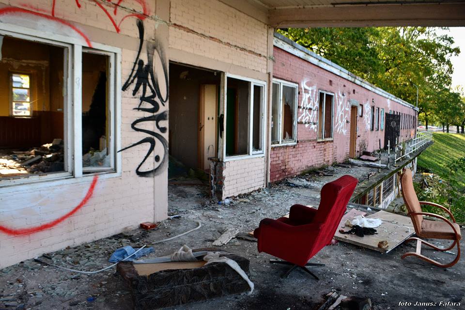 Kąpielisko Różanka niszczeje