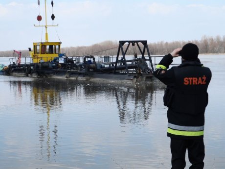 Na Wiśle zatonął kuter. Nurkowie poszukują członka załogi