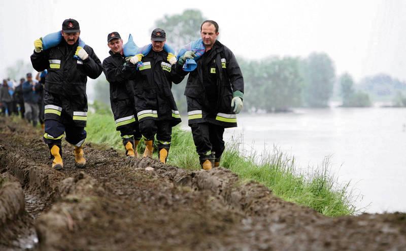 Przesiedlenia tańsze od wałów