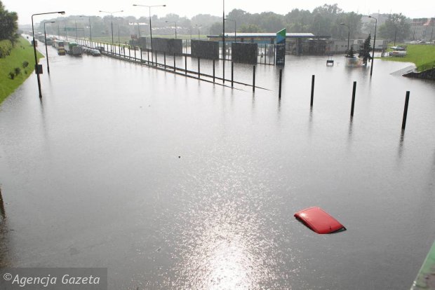 KE grozi odebraniem Polsce pieniędzy na inwestycje przeciwpowodziowe